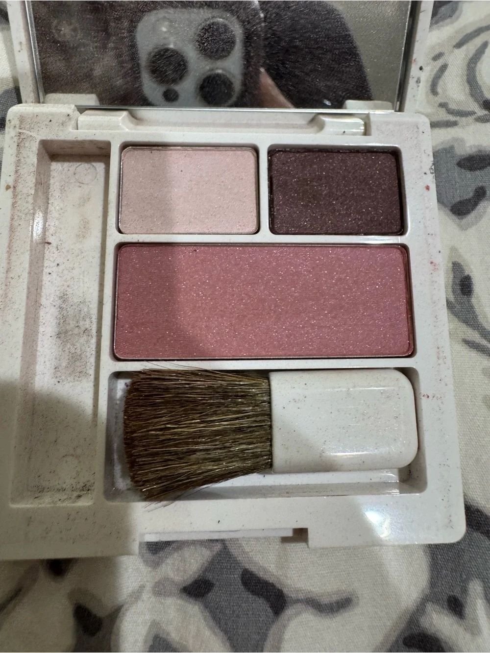 Clinique Eyeshadow & Blush Compact in Light Pink & Mauve - swatched but not used